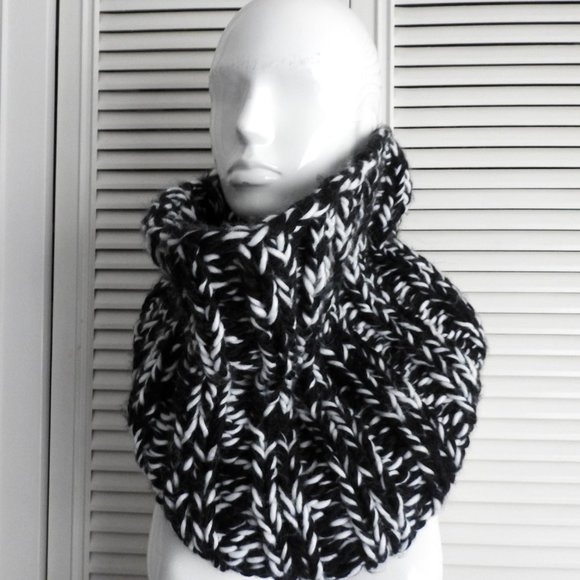NWT H&M Divided Winter Head Scarf Wrap Chunky Thick Knit - Picture 7 of 8